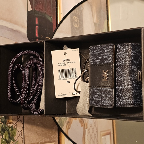 Michael Kors Airpod Case Navy Blue Pebbled Leather With Lanyard NIB - Picture 1 of 12